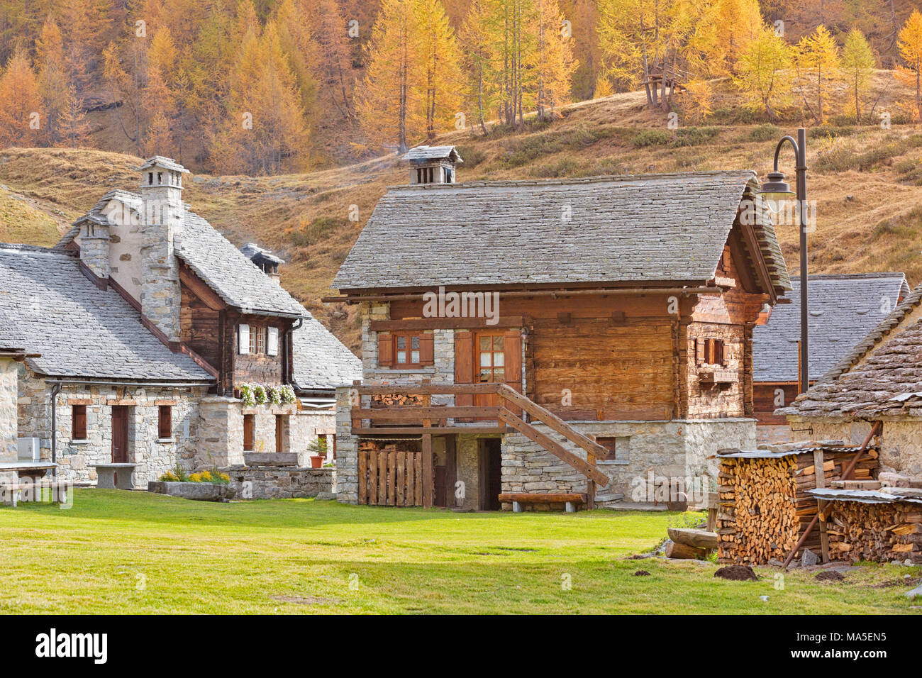 Casette in Crampiolo, Alpe Devero, Alpe Veglia e Alpe Devero parco naturale, Baceno, Verbano Cusio Ossola provincia, Piemonte, Italia Foto Stock