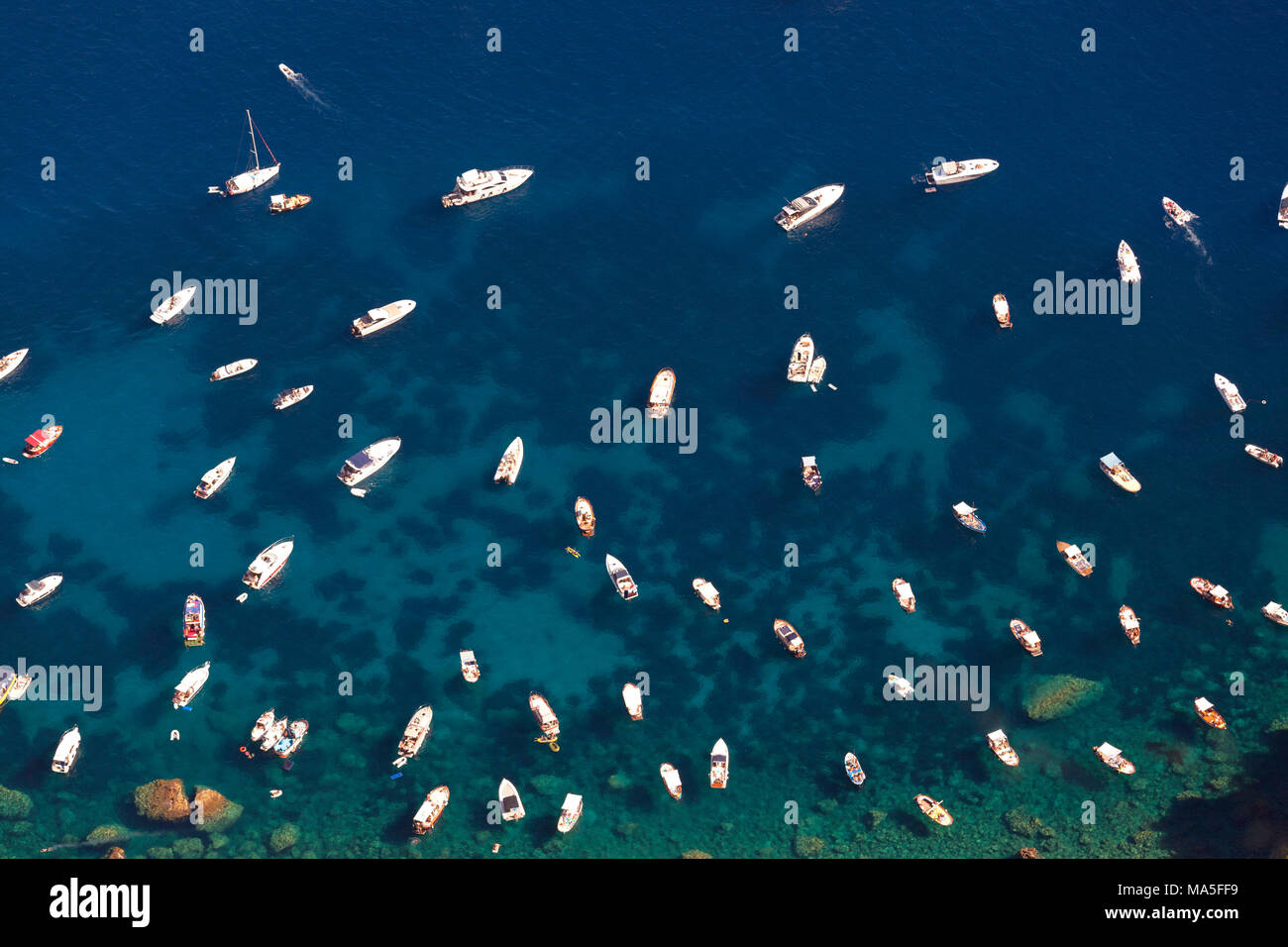 Le imbarcazioni turistiche di Capri il mare dal Monte Solaro, Anacapri, Isola di Capri, provincia di Napoli, campania, Italy Foto Stock