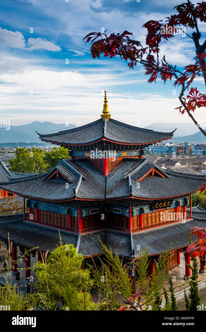 Pagoda Wangulou, Mufu Palace, Lijiang, nella provincia dello Yunnan in Cina, Asia, Asia, Asia orientale, Estremo Oriente Foto Stock