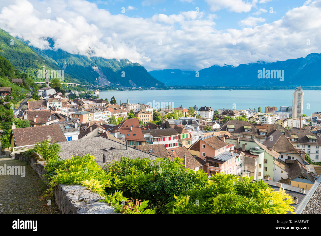 Il " vecchio " Montreux e lago Leman, Canton Vaud, Svizzera, alpi svizzere Foto Stock