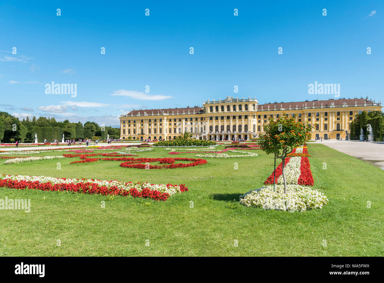 Vienna, Austria, l'Europa. Il grande parterre, il più grande spazio aperto nei giardini del Palazzo di Schönbrunn. Foto Stock