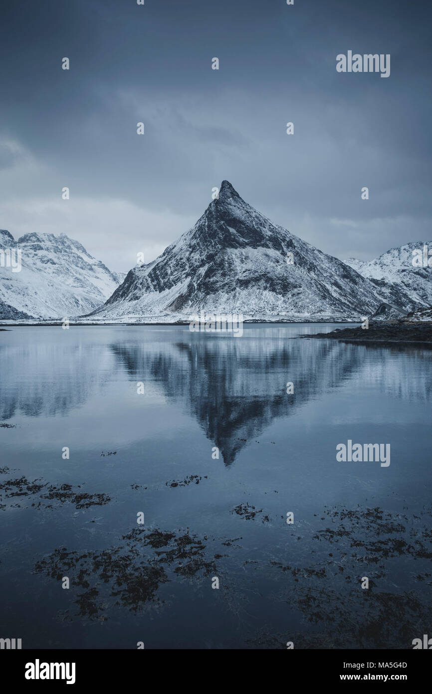 Lofoten litorale Ramberg, Isole Lofoten in Norvegia Foto Stock