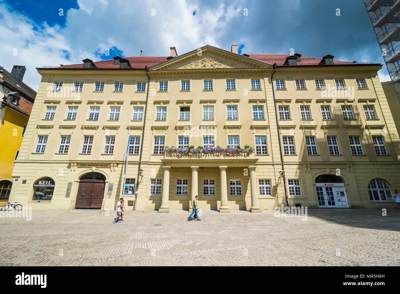 Thon-Dittmer-Palais su Haidplatz, piazza nel patrimonio mondiale dell'Unesco, Regensburg, Baviera, Germania Foto Stock