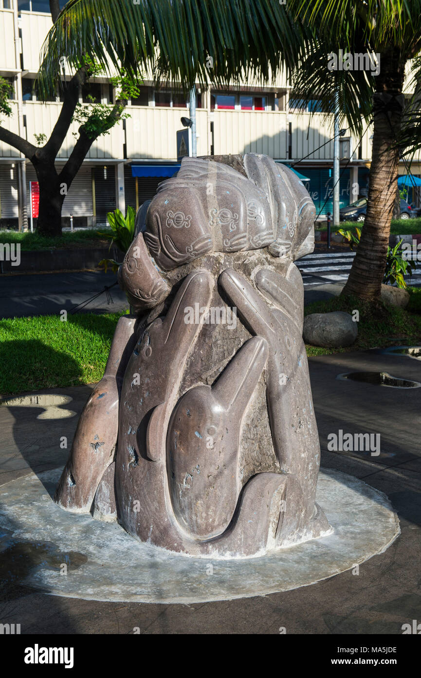 Roccia scolpiti nel parco comunale di Papeete, Tahiti, Polinesia Francese Foto Stock