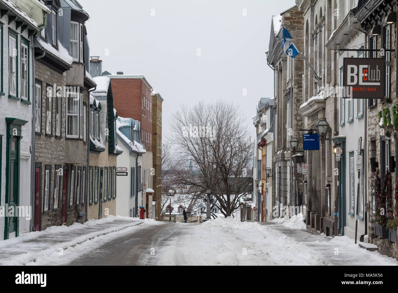 QUEBEC, Canada - 27 dicembre 2016: strada del centro storico della città di Québec coperto di neve. Il Vieux Quebec è uno dei più antichi quartieri di North Am Foto Stock