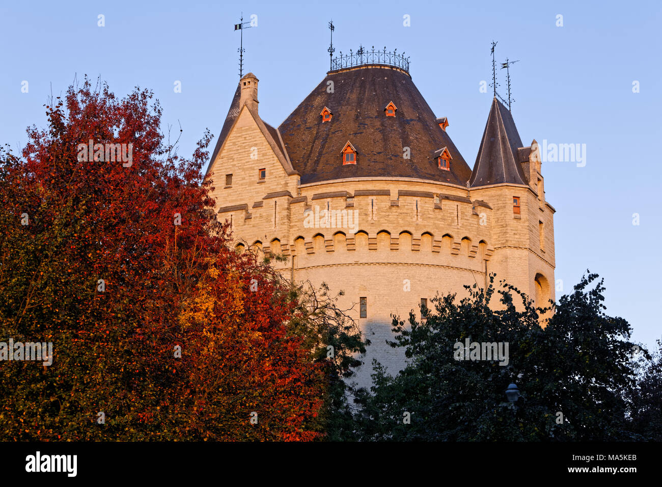 Bruxelles, Belgio. La Halle cancello al tramonto. Foto Stock