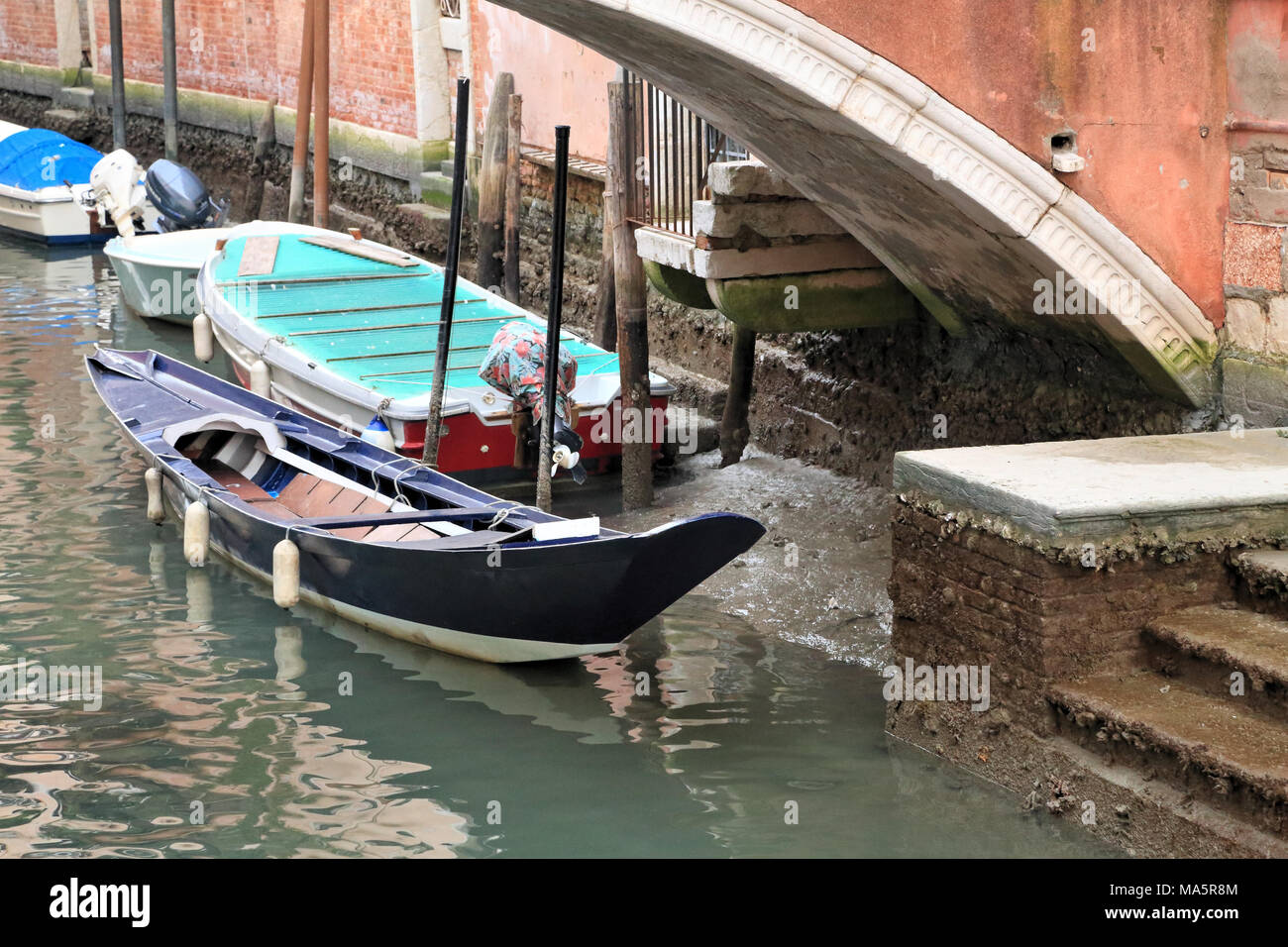La bassa marea livello acqua in Venezia / Acqua bassa, Venezia Foto Stock