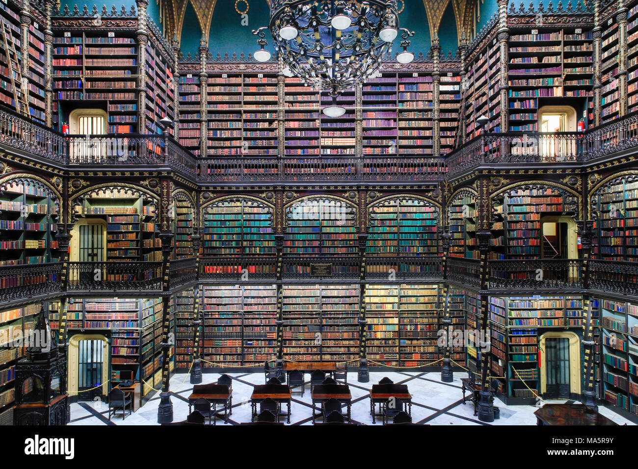 Interno del Real Gabinete libreria portoghese nel centro di Rio de Janeiro, Brasile Foto Stock