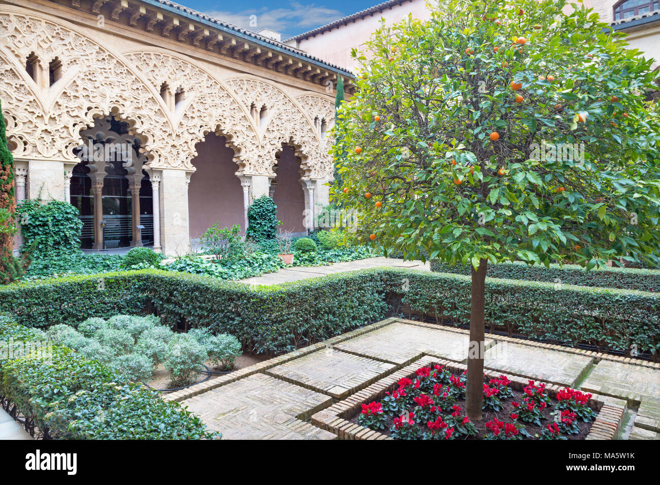 Saragozza, Spagna - 2 Marzo 2018: l'atrio di La Castillo de la Aljafería palace. Foto Stock