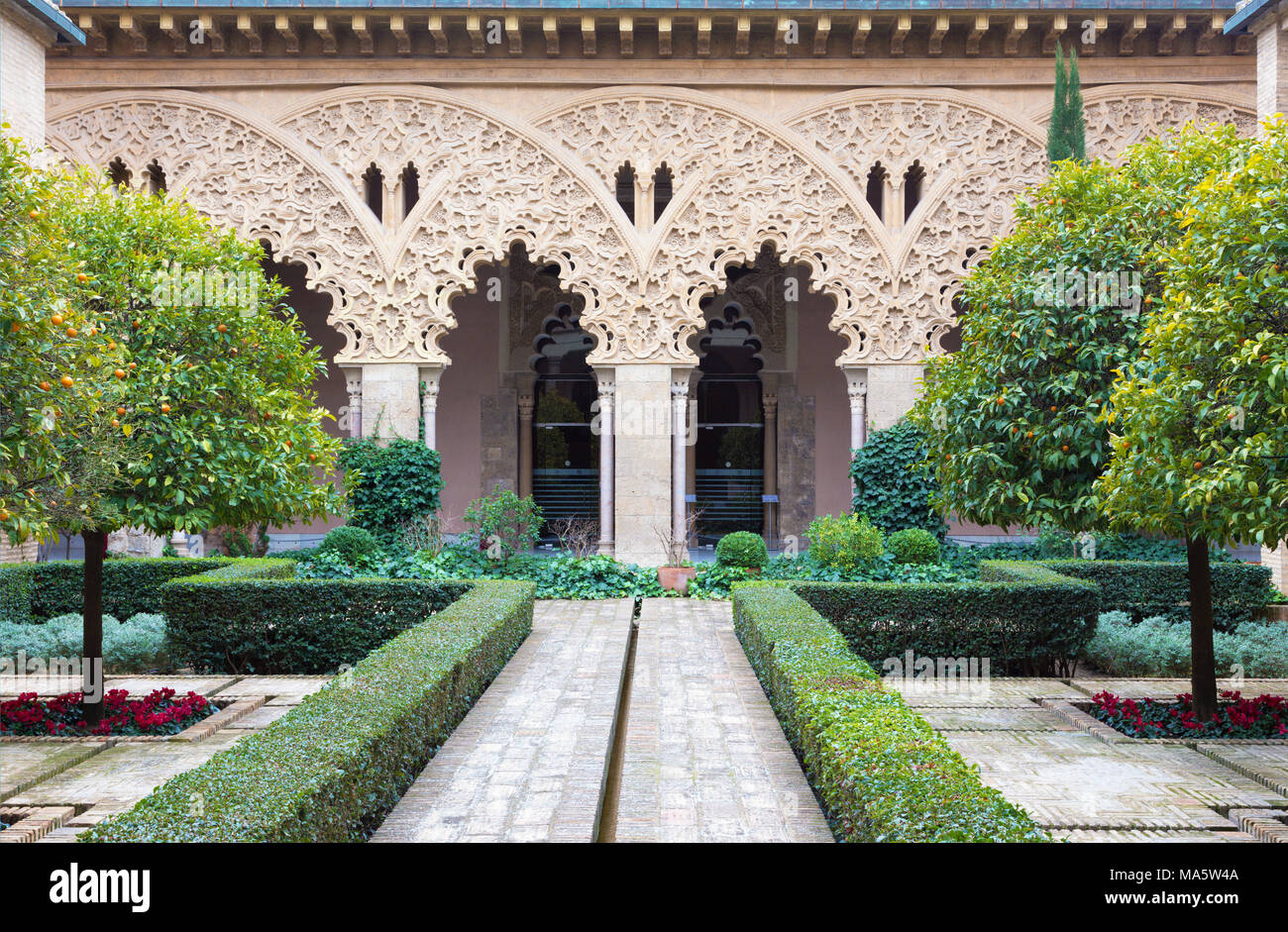 Saragozza, Spagna - 2 Marzo 2018: l'atrio di La Castillo de la Aljafería palace. Foto Stock