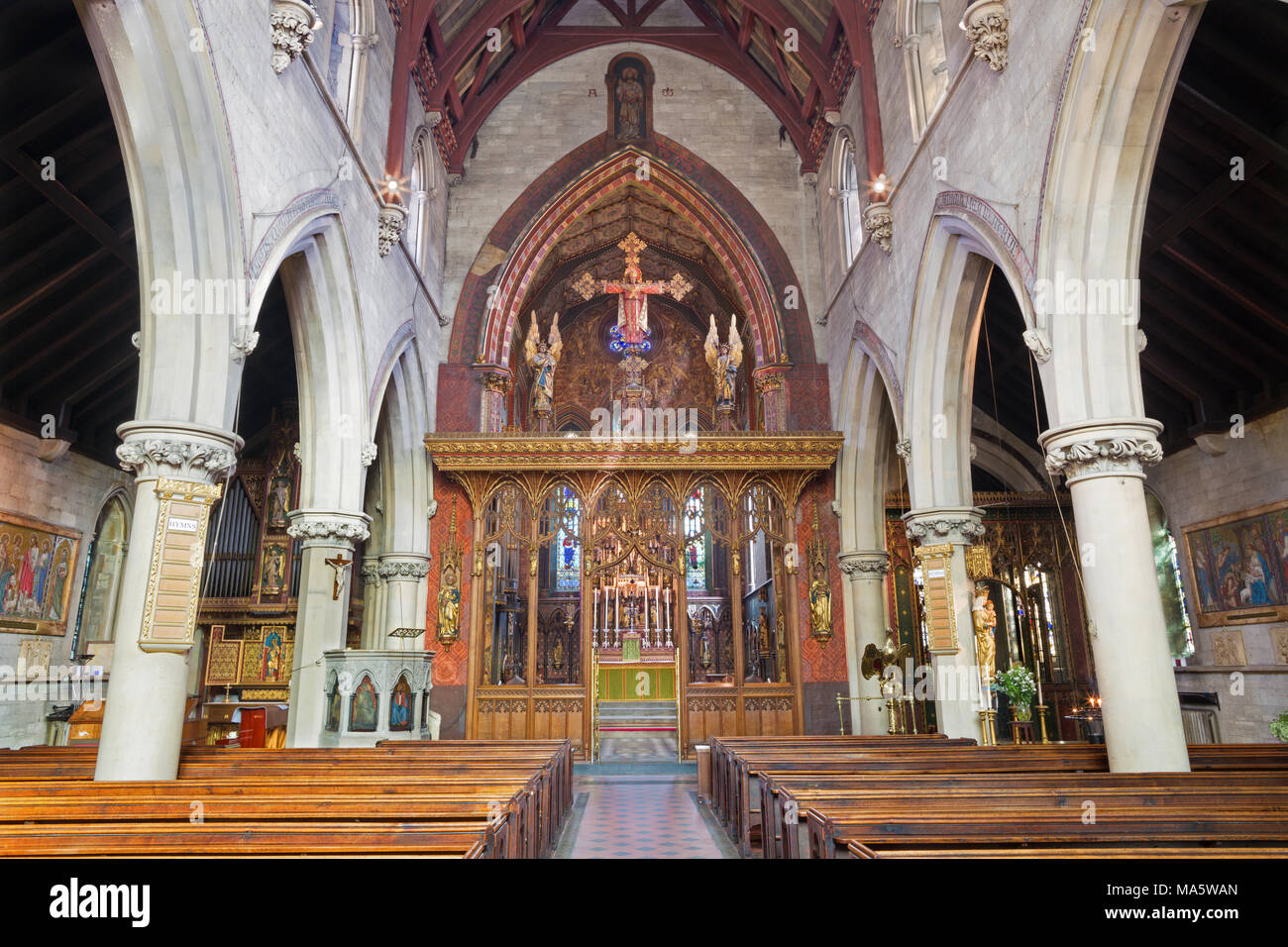 Londra, Gran Bretagna - 17 settembre 2017: la navata della chiesa di San Barnaba, Pimlico. Foto Stock