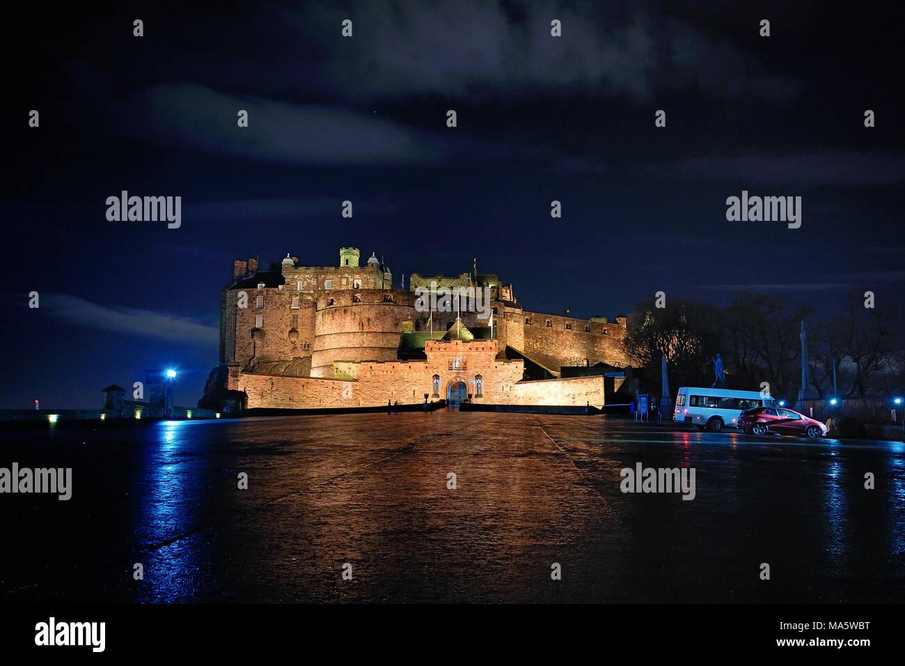 Il Castello di Edimburgo Espanade di notte Foto Stock