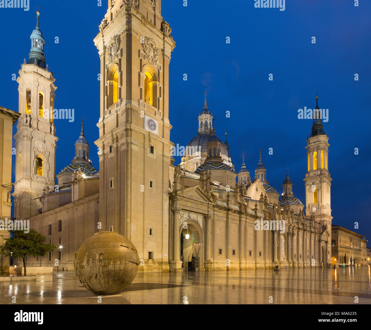 Zaragoza - La Cattedrale Basilica del Pilar. Foto Stock