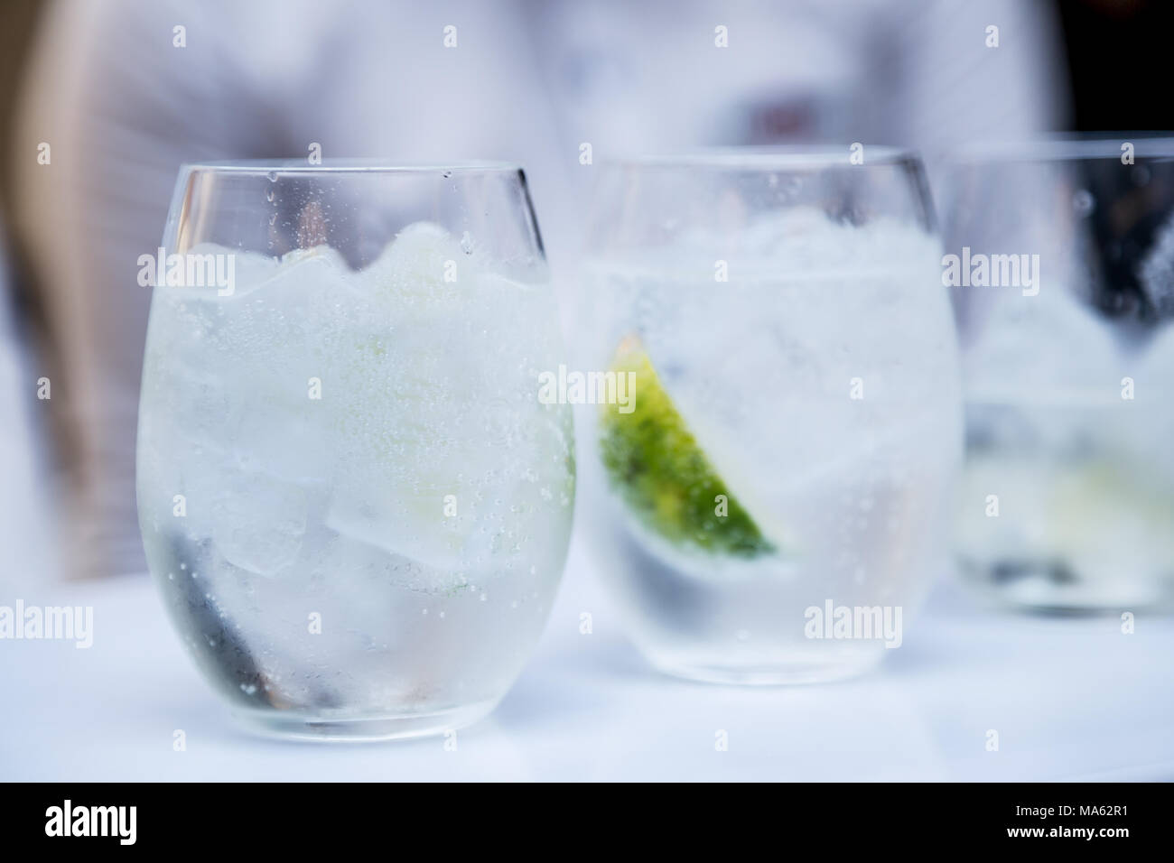 Bicchieri di martini cocktail. Cocktail party. Foto Stock