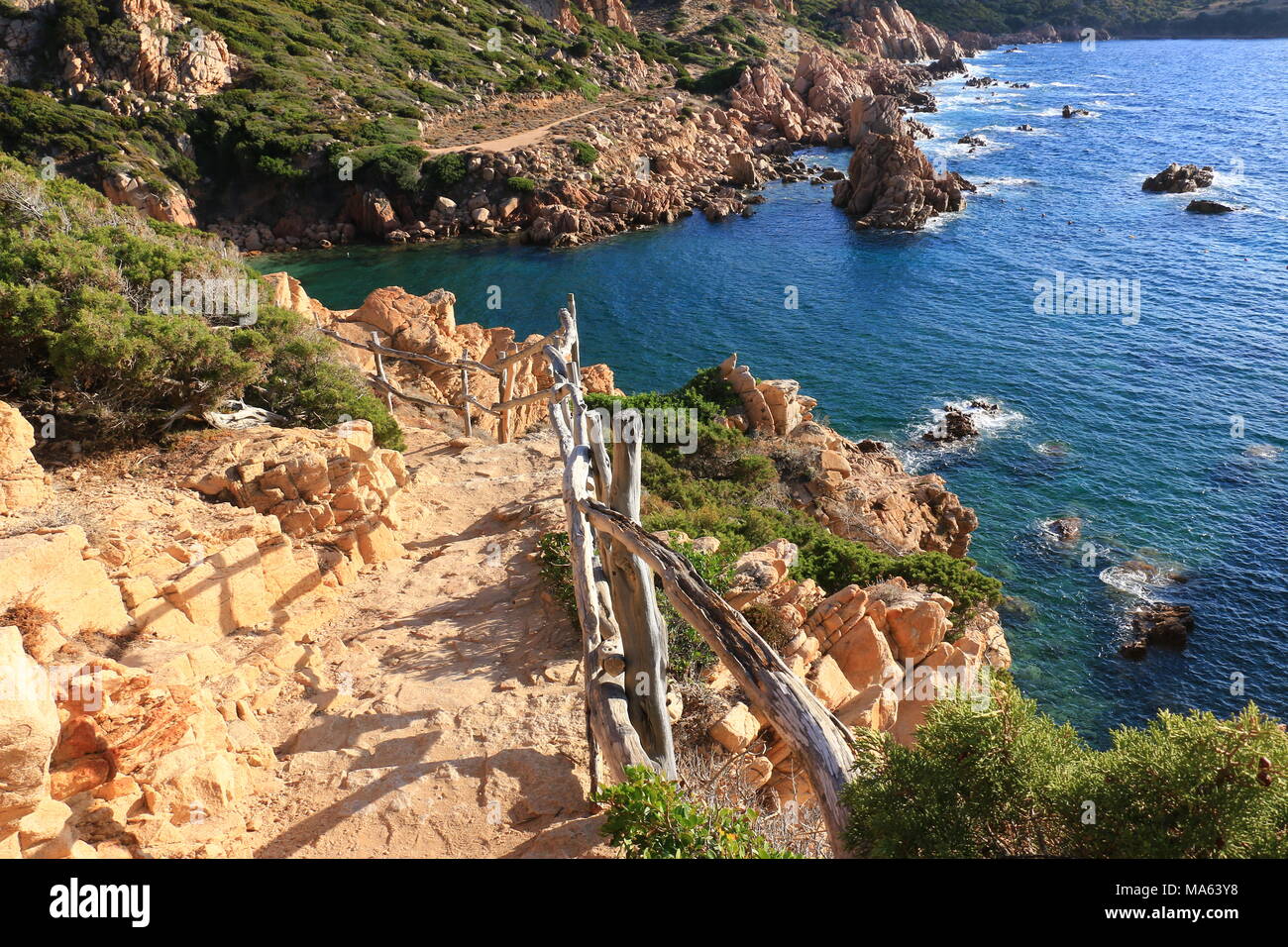 Spiaggia Li Cossi in estate - Costa Nord Sardegna - ottimo luogo per le vacanze Foto Stock