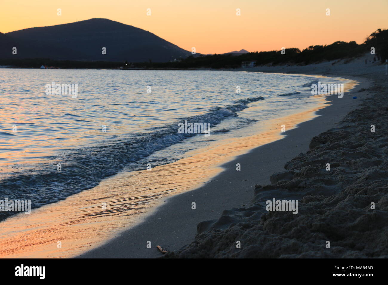 Alghero Spiaggia Al Tramonto In Estate Nord Sardegna