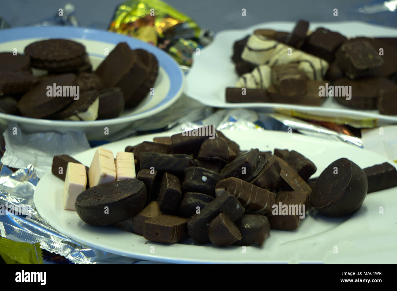 Una sana colazione con cibi super e dadi Foto Stock