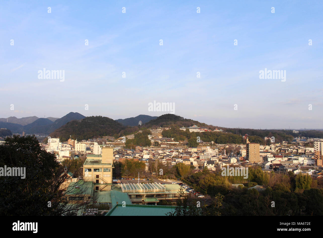 La vista della città Inuyama dal complesso del castello. Preso in Giappone - Febbraio 2018. Foto Stock