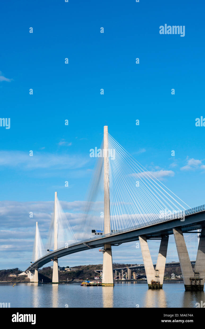 Vista diurna del nuovo Queensferry attraversamento dello spanning del Firth of Forth, Scotland, Regno Unito. Foto Stock