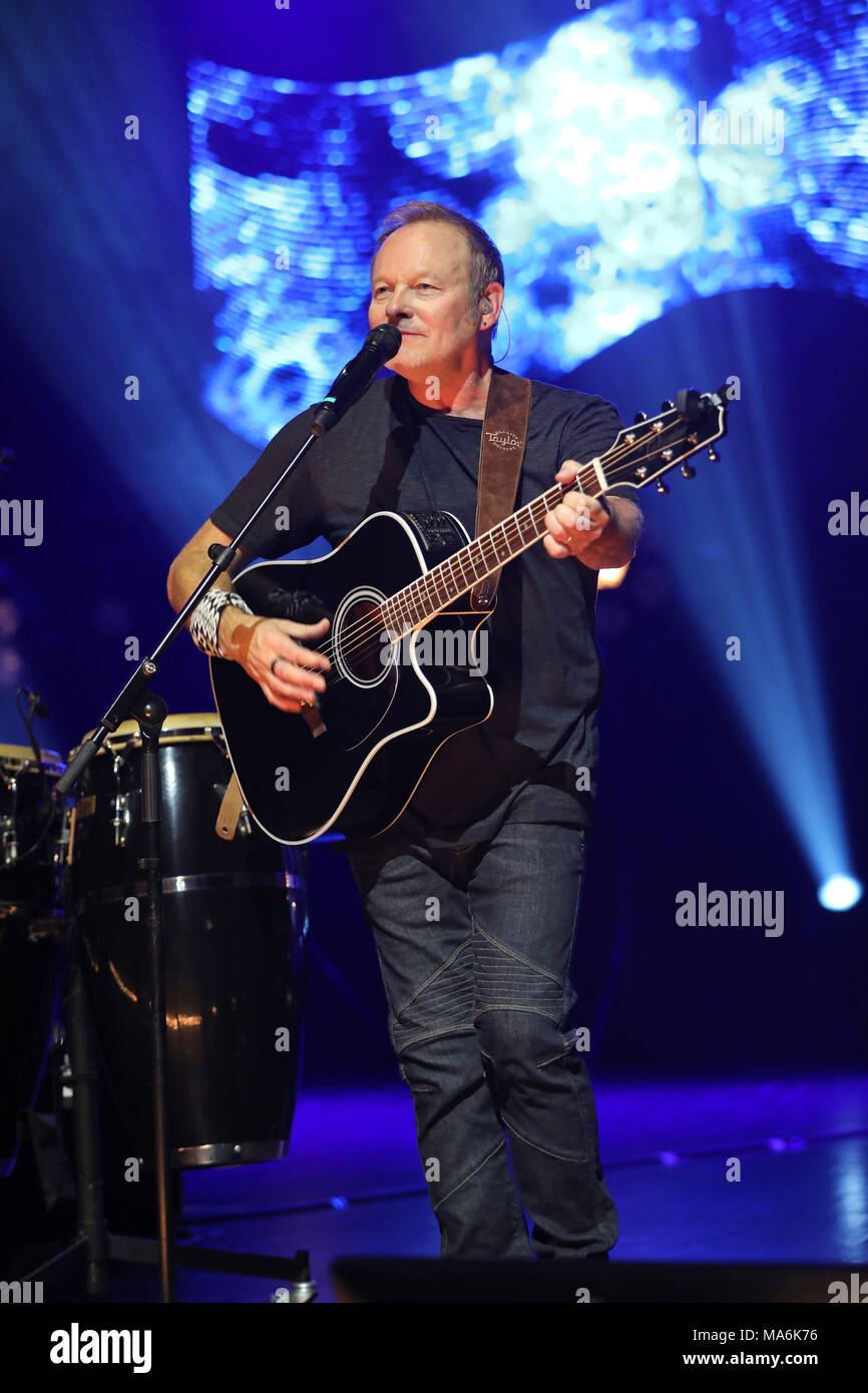 Cannes, Francia - 07 Giugno 2017: Nick Van Eede (taglio equipaggio), Anime Gemelle Mandoki Tour di concerti in onore del Palais des Festivals a Cannes MIDEM 2017 Foto Stock