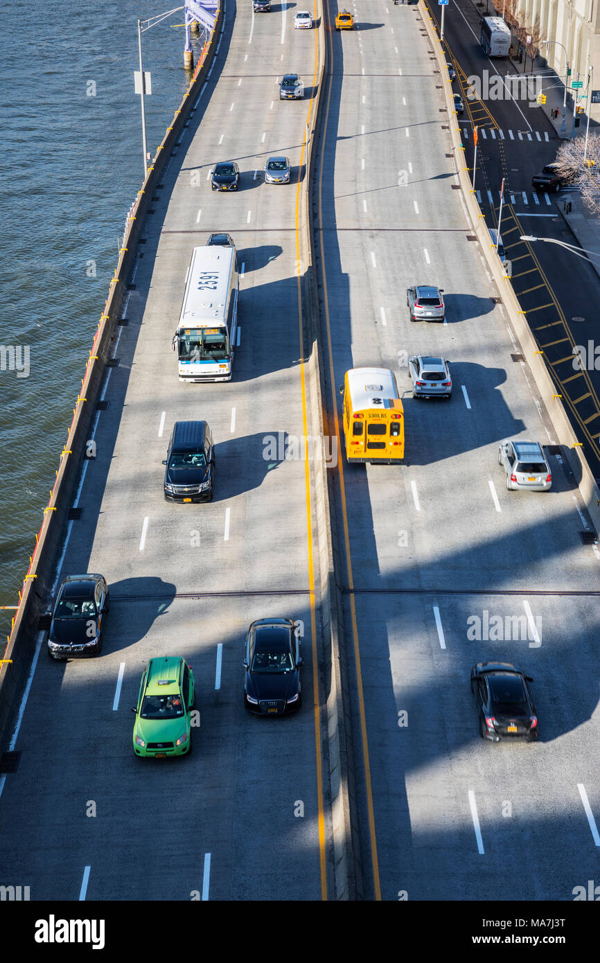 Traffico stradale da sopra nella città di New York Foto Stock