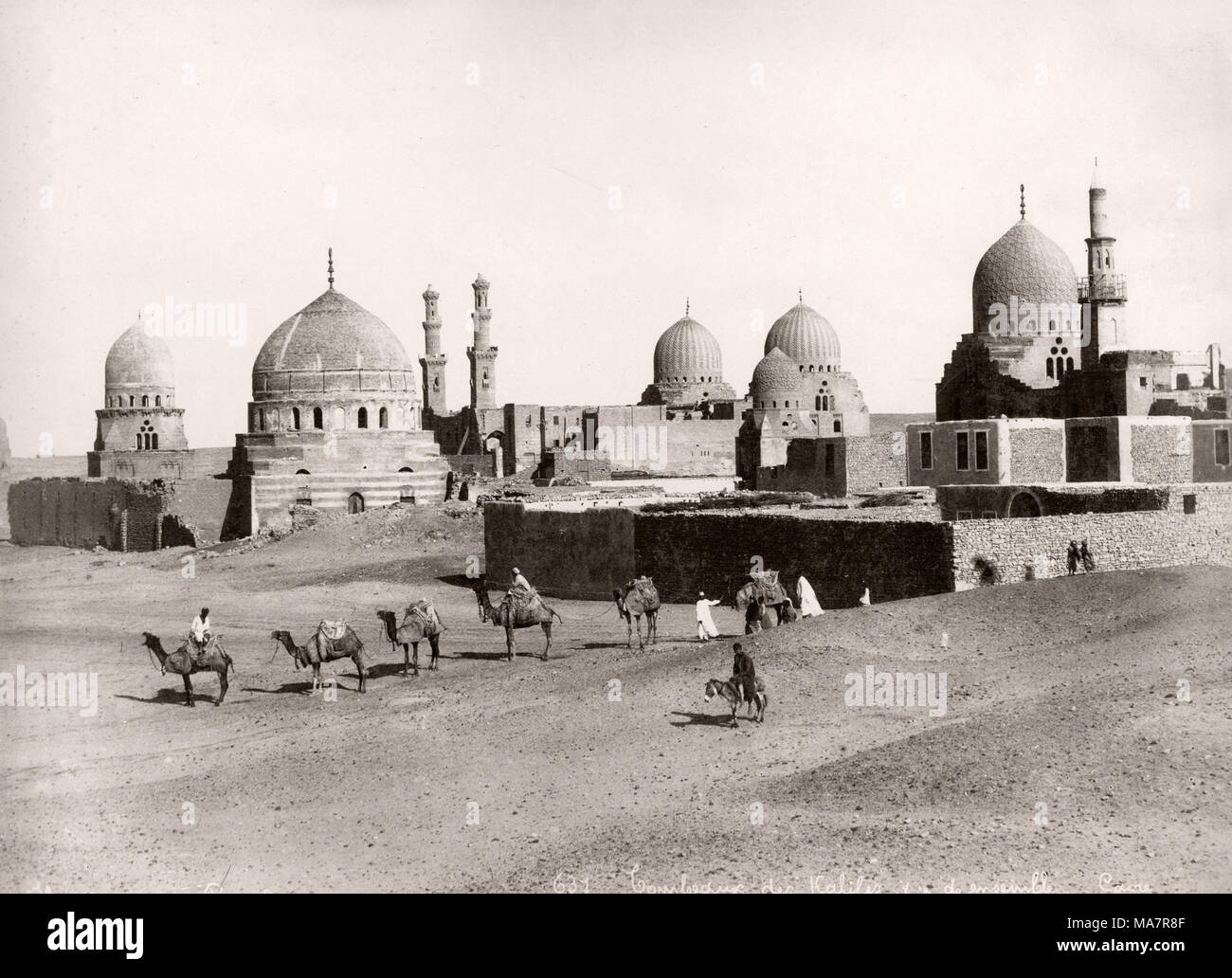 Xix secolo fotografia vintage - Egitto - Tomba dei califfi, Mamluks, Cairo, camel train Foto Stock