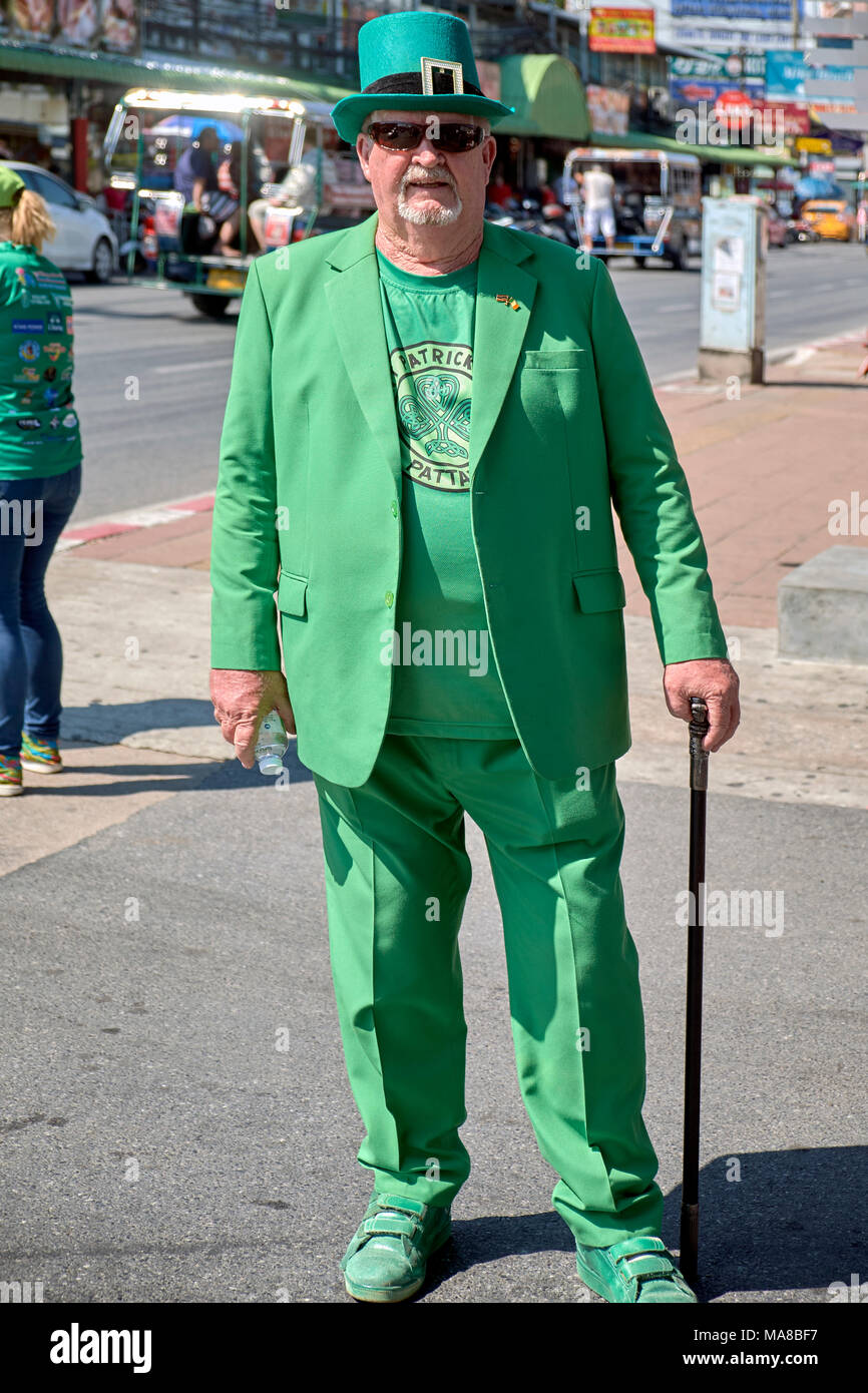 San Patrizio Giorno Anziano Uomo Vestito Di Verde Foto Stock Alamy