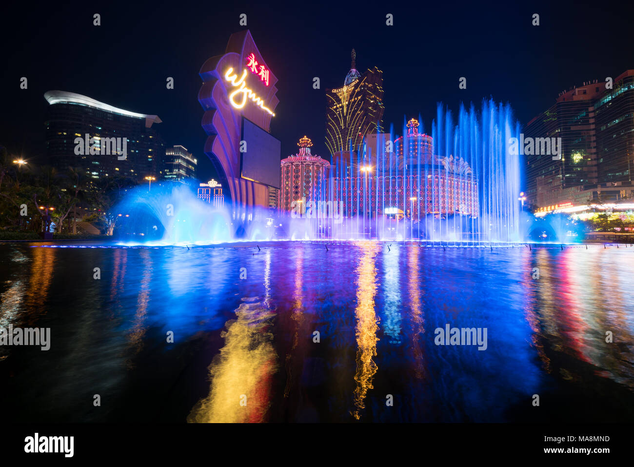 MACAU (Macao) , Cina - 14 Ottobre 2017 : Macau (Macao) - il gioco d'azzardo capitale dell Asia. Molto bella e vivace cittã con un sacco di neon luminoso sig Foto Stock