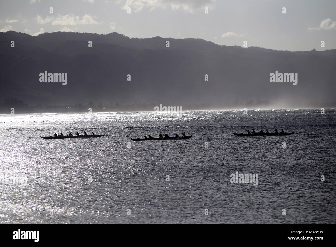 Canoe Outrigger sulla North Shore di Oahu vicino a Haleiwa. Foto Stock