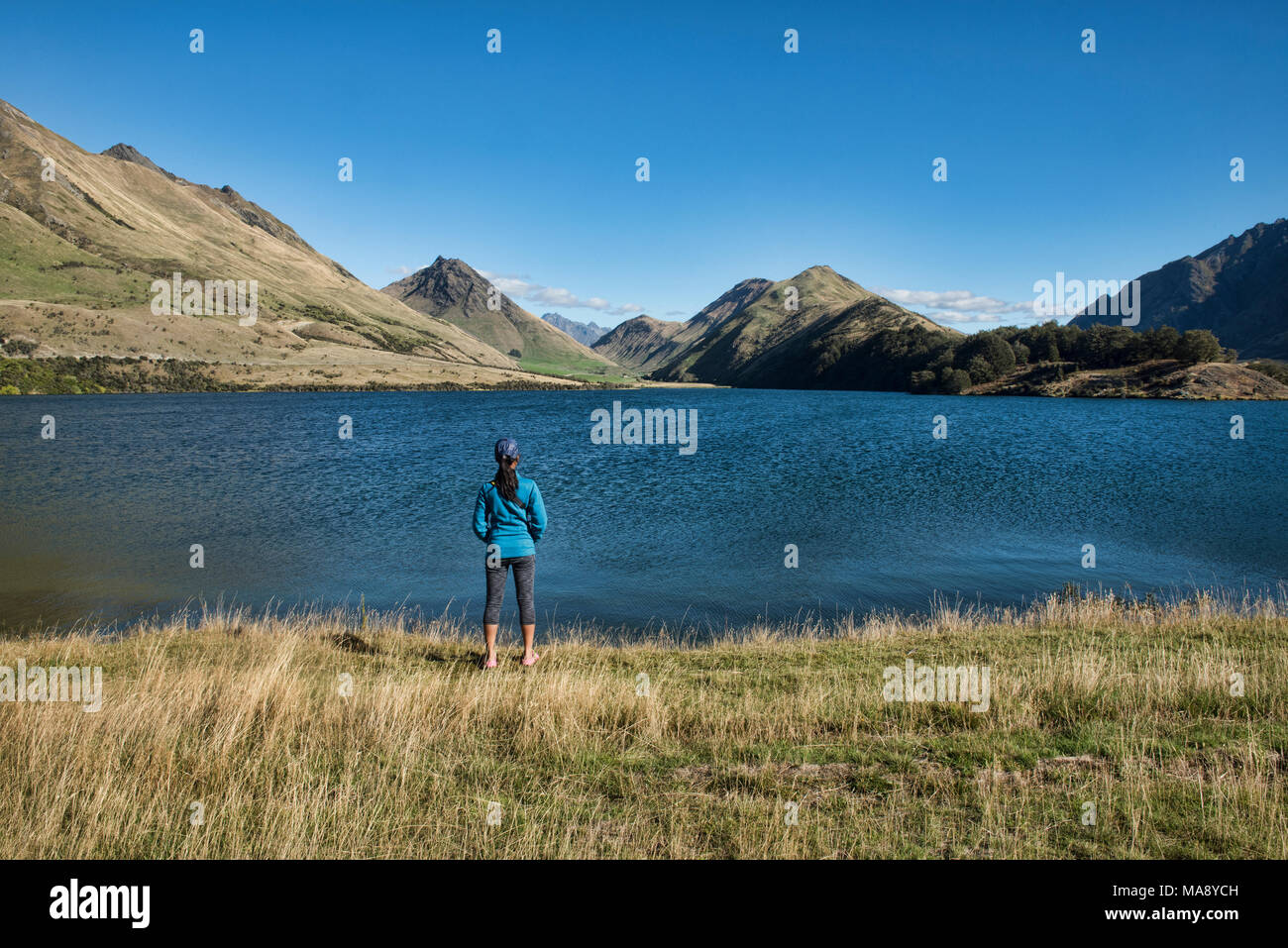 Tranquillo Lago fuma vicino a Queenstown, Nuova Zelanda Foto Stock