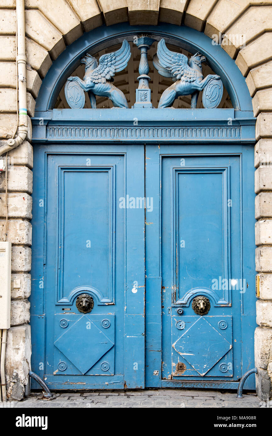 Blue vecchia porta di legno a Parigi Foto Stock