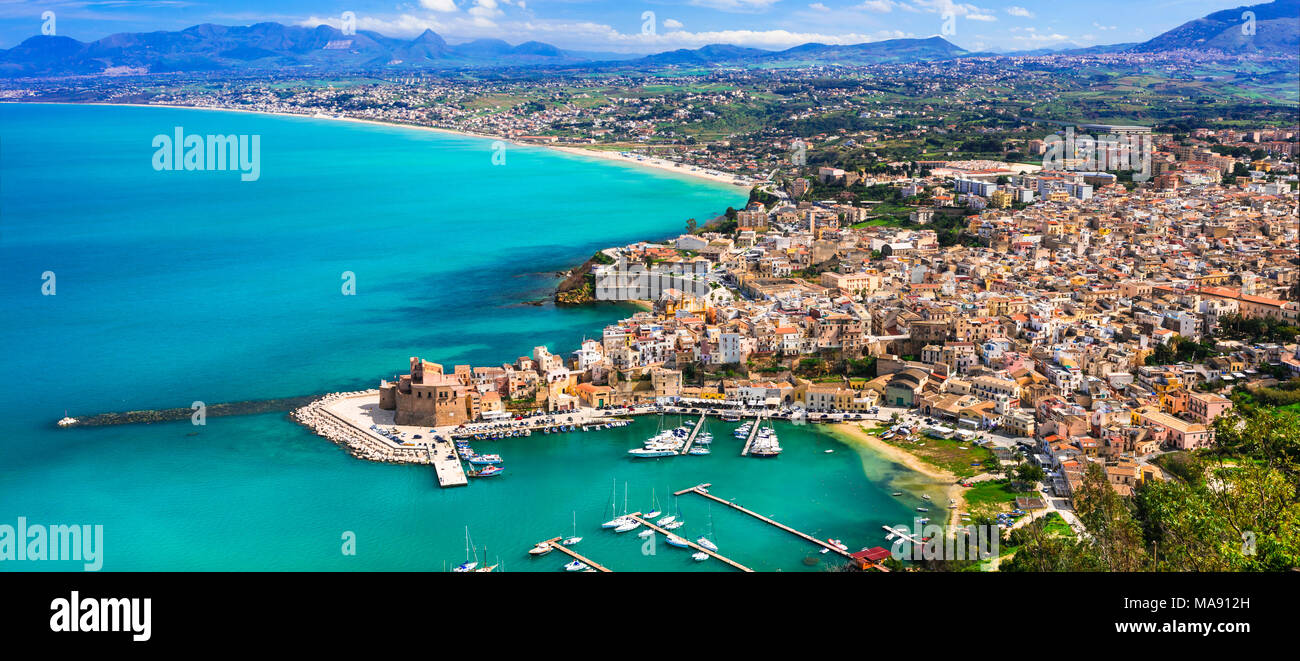Splendida Castellammare del Golfo,vista panoramica,Sicilia,l'Italia. Foto Stock