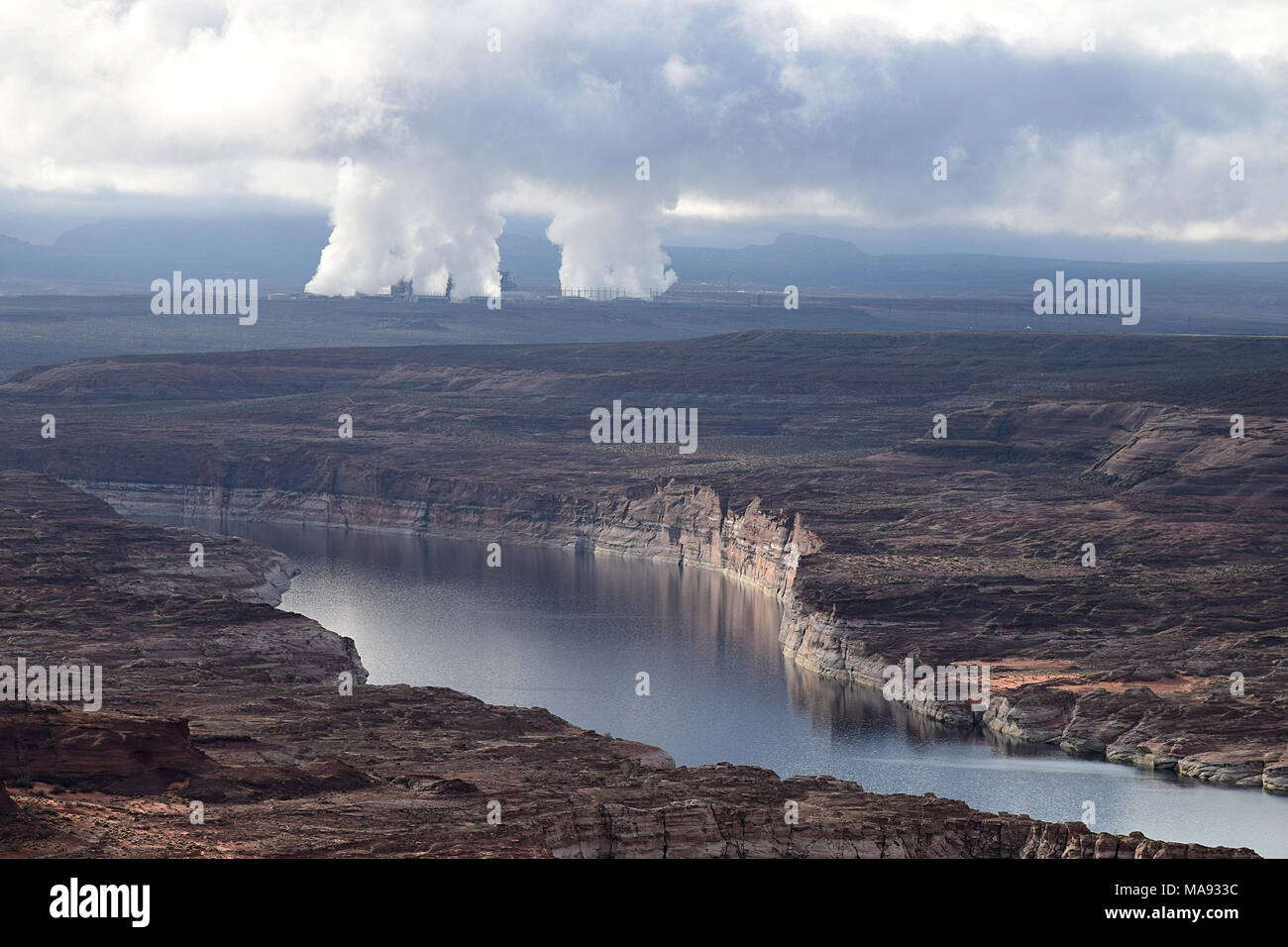 Riflessioni sul fiume Colorado vicino a Glen Canyon Foto Stock