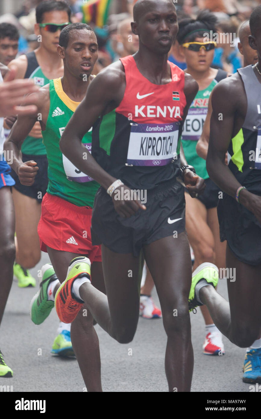 Olimpiadi 2012 - Londra Giochi - Mens Marathon RACE dalla piazza del Parlamento. Foto Stock