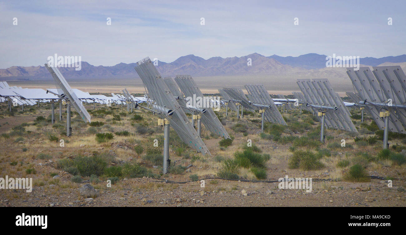 Ivanpah Solar Electric la generazione di sistema (ISEGS). Foto Stock