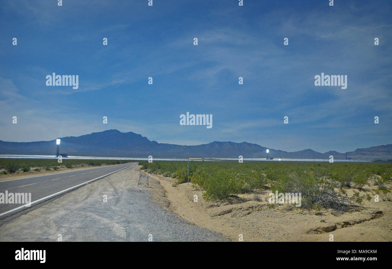 Ivanpah Solar Electric la generazione di sistema (ISEGS). Foto Stock