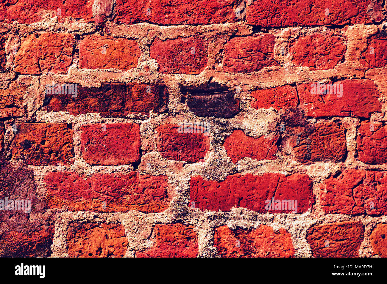 Rosso usurato vecchio muro di mattoni texture dello sfondo. Effetto vintage. close up Foto Stock