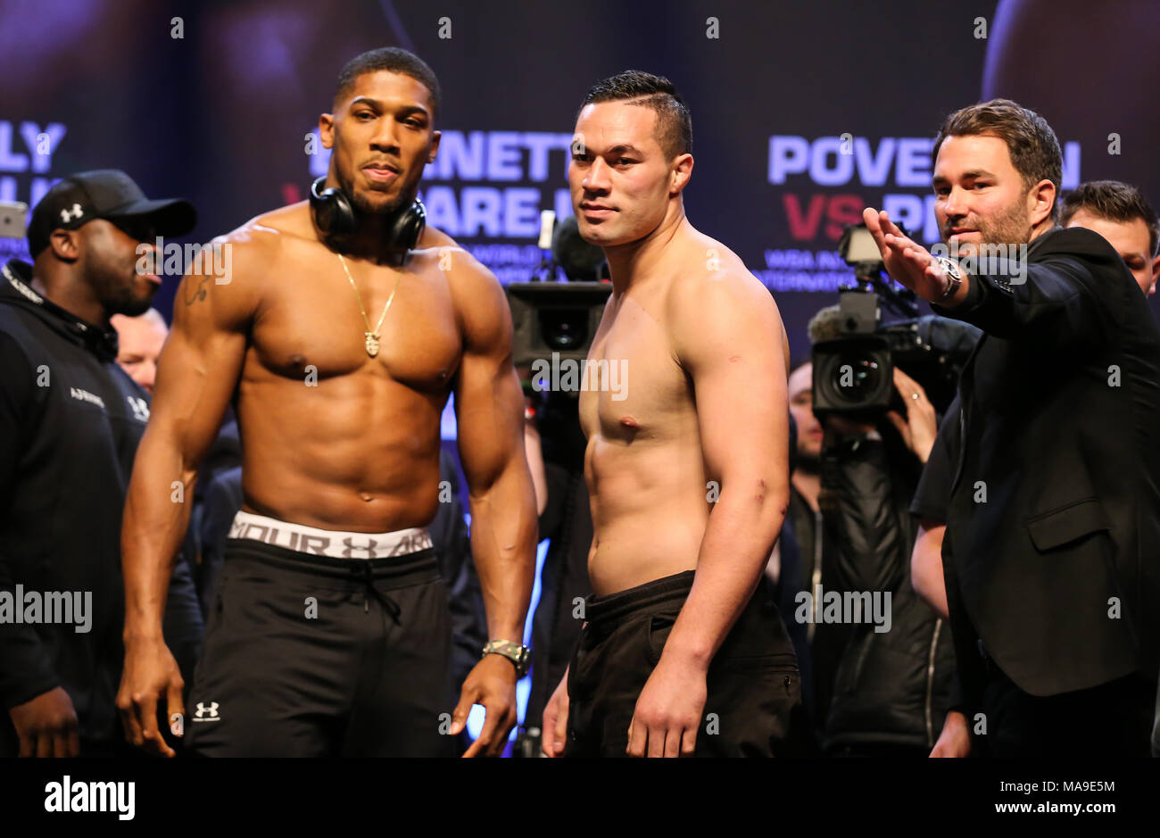 Cardiff, Regno Unito. Il 30 marzo, 2018. 30/03/-2018, Motorpoint Arena Cardiff, Cardiff. Anthony Joshua V Joseph Parker, Unified titolo mondiale lotta face off Anthony Joshua V Joseph Parker Credito: Huw Fairclough/Alamy Live News Foto Stock