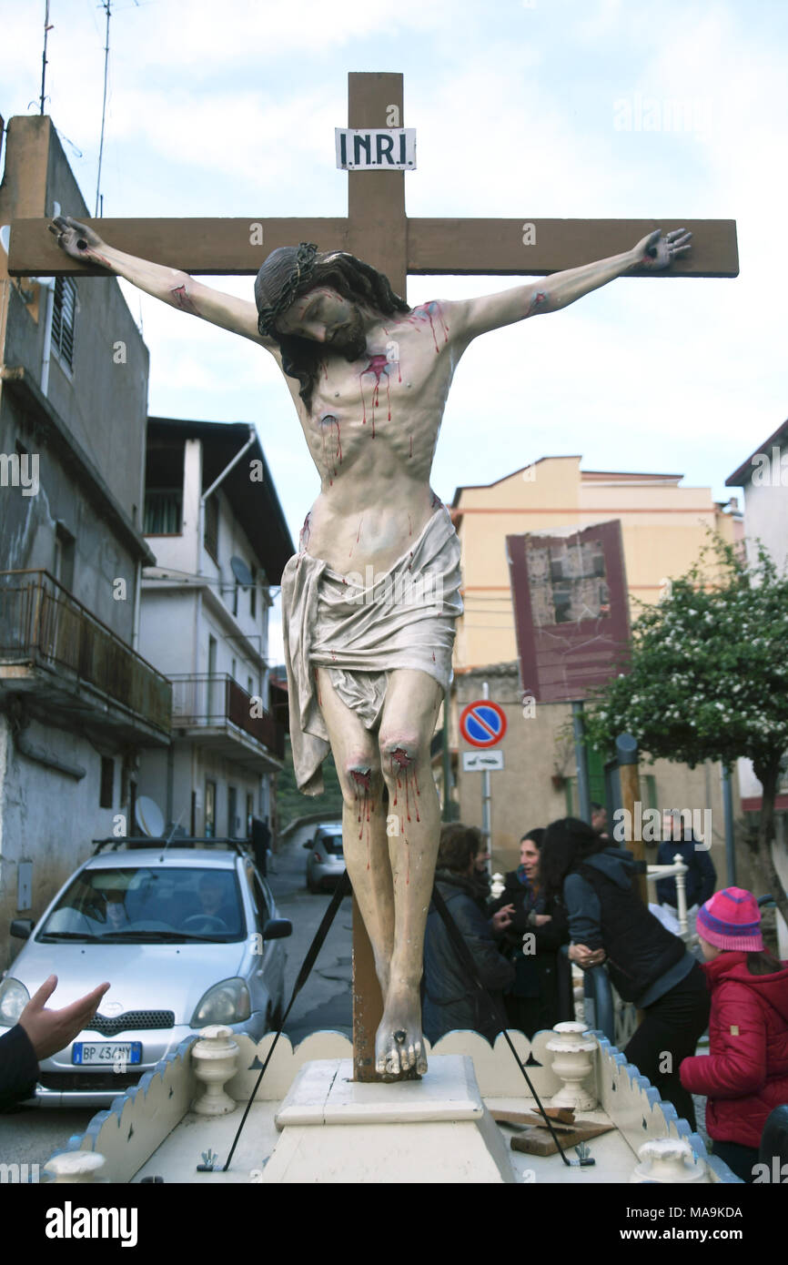 Mosorrofa, Italia, 30 marzo 2018: Processione Varette venerdì santo,Gesù crocifisso Credito: Giuseppe Andidero/Alamy Live News Foto Stock