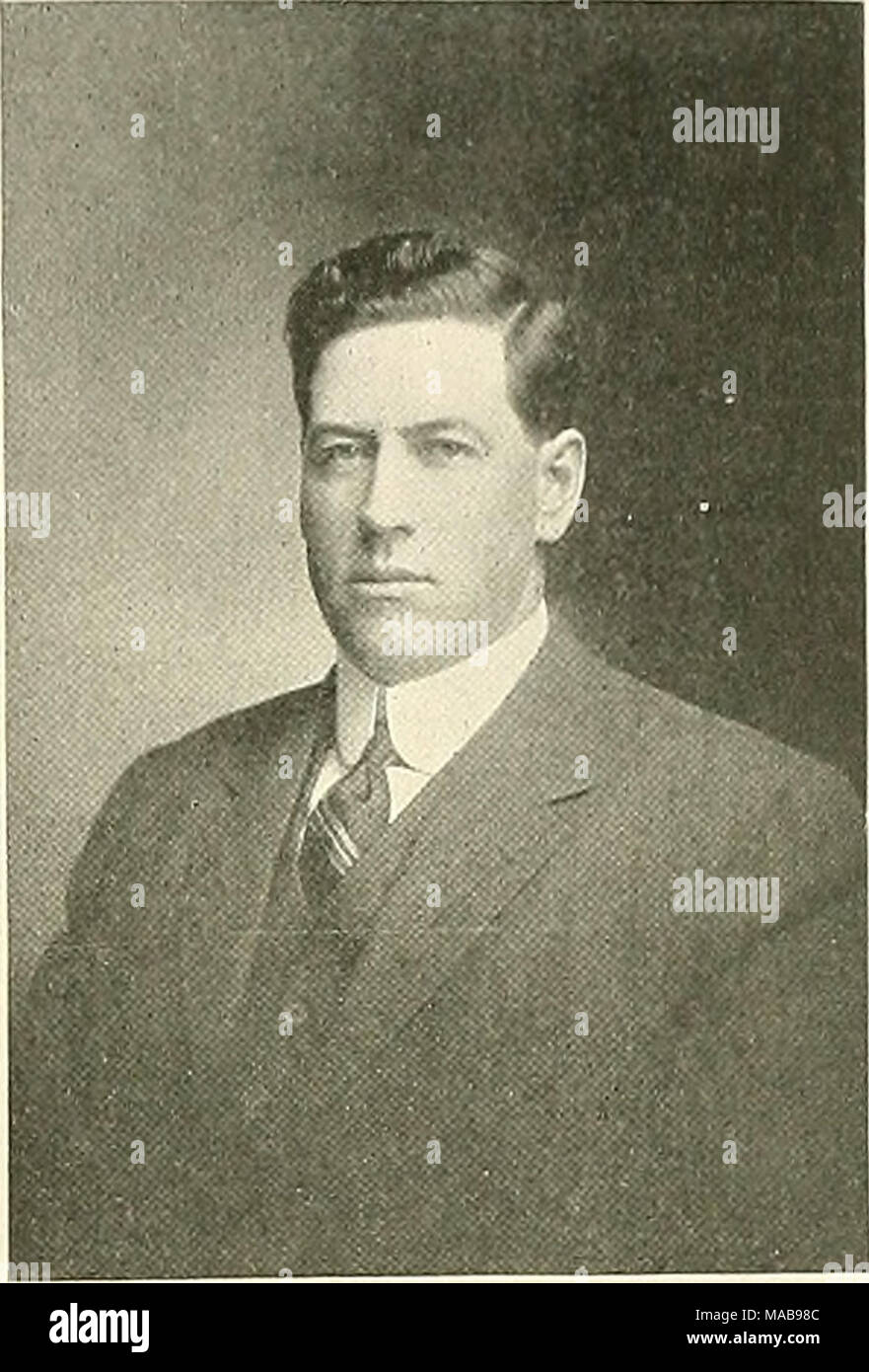 . Il club Guida di Greater Boston .. . JAMES I. BROOKS Presidente 1908-09 e 1911 essendo il giorno prescelto. Un comitato è stato un[)- appuntita per attendere su G. A. tombe sulla protezione di utilizzare combinazioni di Park per matinée racing. Leggi della clul3 sono stati adottati il 3 aprile, uno dei quali era il fatto che la quota di iscrizione dovrà essere $10 all'anno, pagabili $5 semi-annualmente in anticipo. I membri si sono incontrati nel loro nuovo clubroom la sera del 10 aprile ed erano molto soddisfatti del modo in cui la Commissione aveva ar- variava la camera spaziosa. Il comitato racing ha portato in una relazione che le norme che disciplinano matinées detenute b Foto Stock