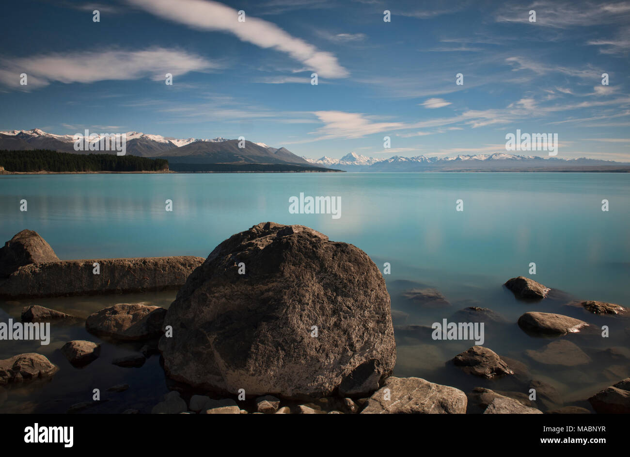 Incontaminato Lago Pukaki, guardando a Mount Cook, isola del Sud, Nuova Zelanda Foto Stock