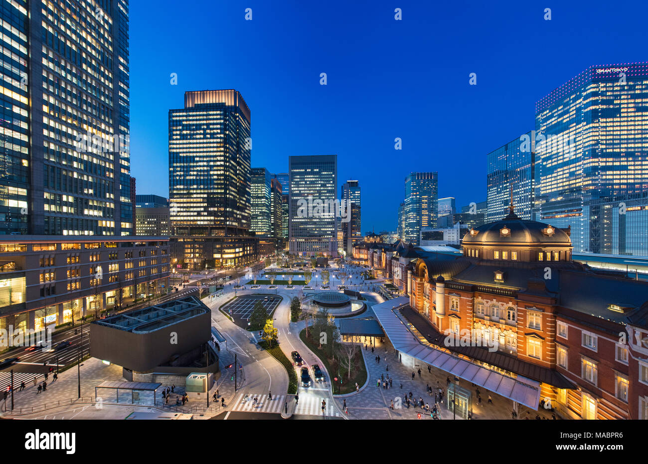 La nuova stazione di Tokyo sul lato Marunouchi la sera Foto Stock