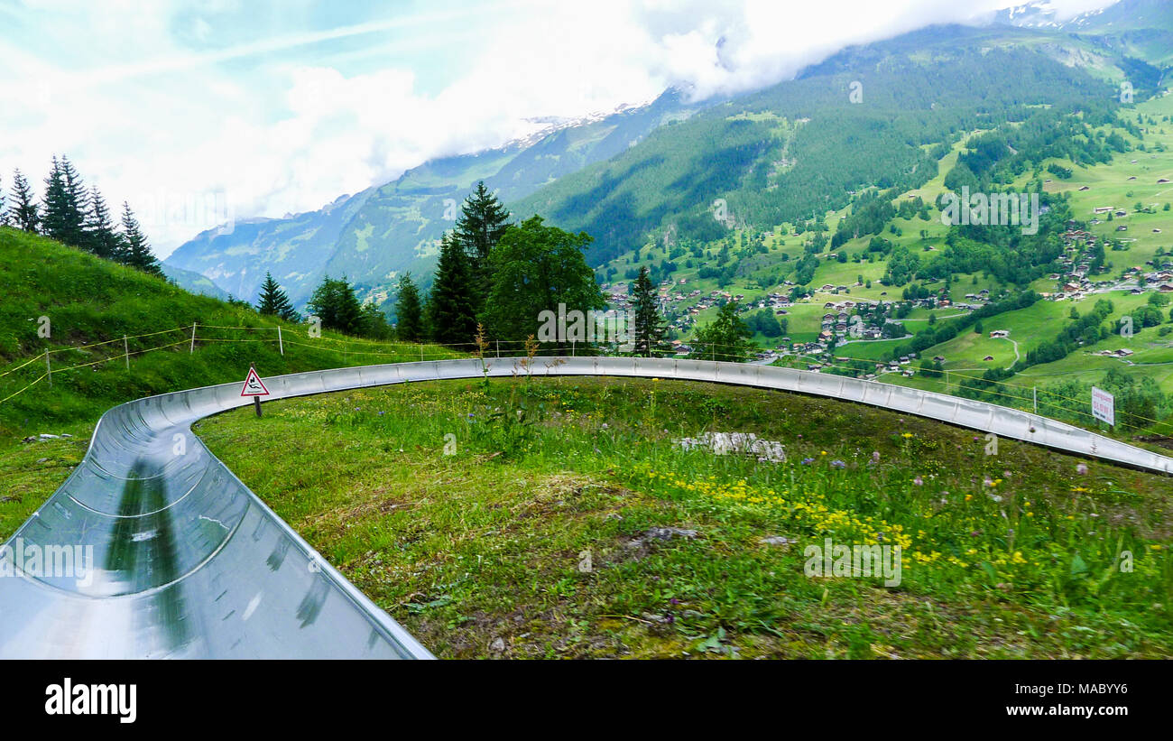 Il Pfingstegg toboggan run, Grindelwald, Oberland bernese, Eiger , regione Junfrau, Svizzera, vacanze per famiglie, vacanze famiglia salto del cammino di fede Foto Stock