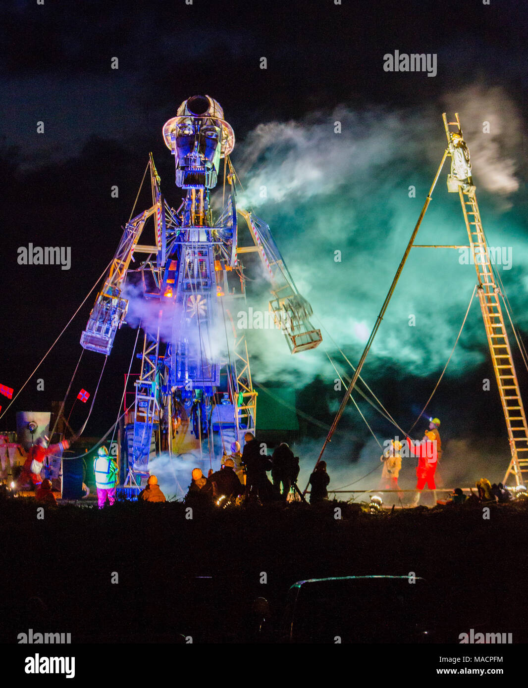 L'uomo motore a Geevor miniera di stagno, Pendeen Cornwall, il più alto burattino del mondo sulla sua risurrezione tour Foto Stock