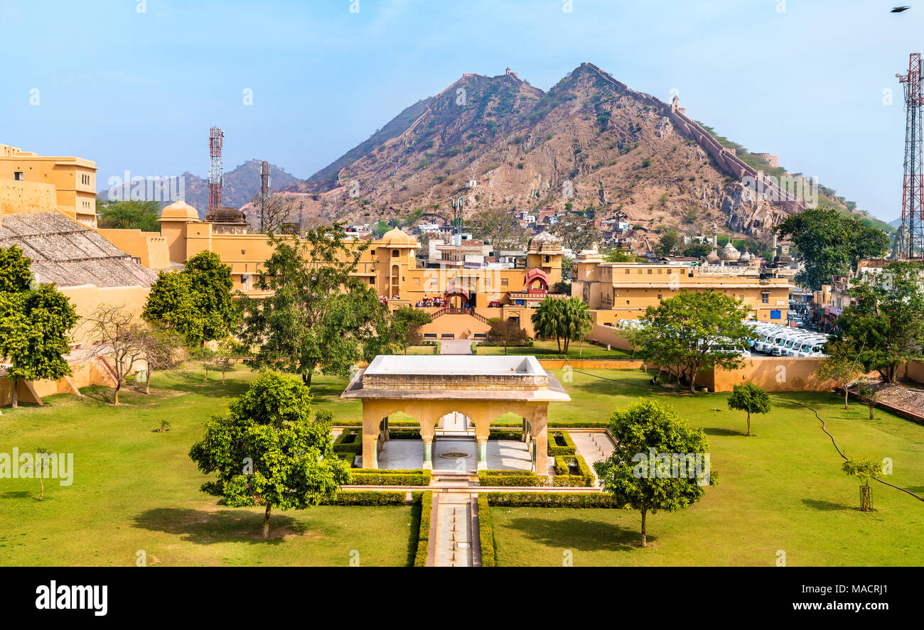 Vista del Forte Amer giardino. Una grande attrazione turistica a Jaipur - Rajasthan, India Foto Stock