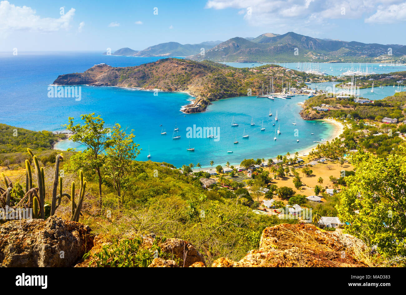 Famoso pittoresca vista panoramica di English Harbour e Falmouth Harbour da Shirley Heights Lookout, Antigua e Barbuda Foto Stock