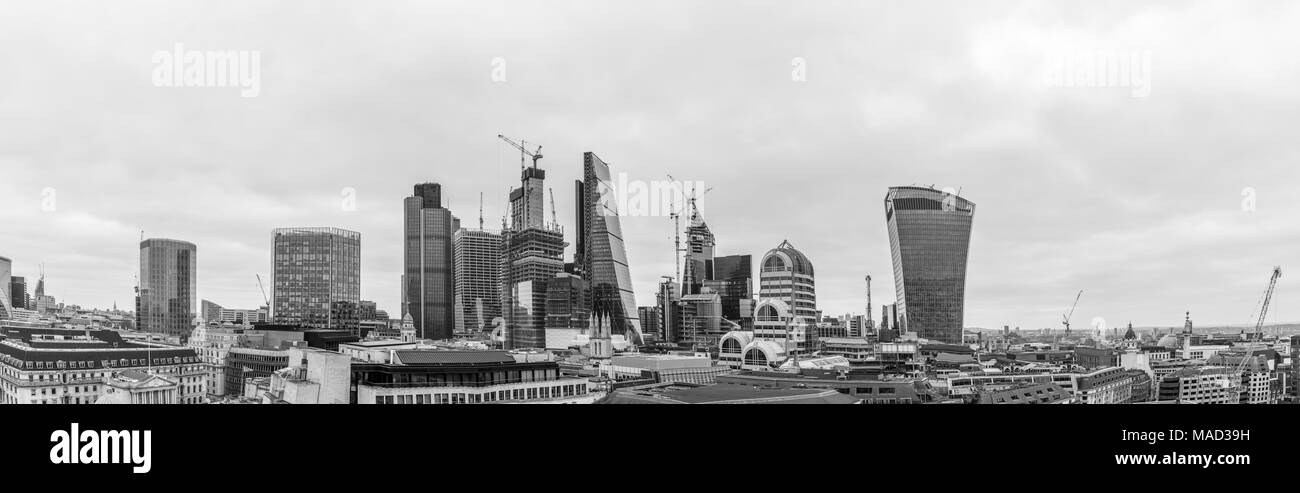 City of London skyline: Angelo corte, Stock Exchange Tower, torre 42, 22 Bishopsgate, Cheesegrater, bisturi, 20 Gracechurch Street, walkie-talkie Foto Stock