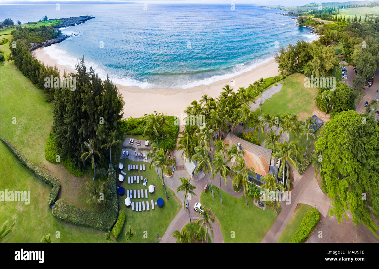 Una veduta aerea di DT Fleming Beach Park, Honokahua Bay e punto Makaluapuna, Maui, Hawaii, Stati Uniti d'America. Foto Stock