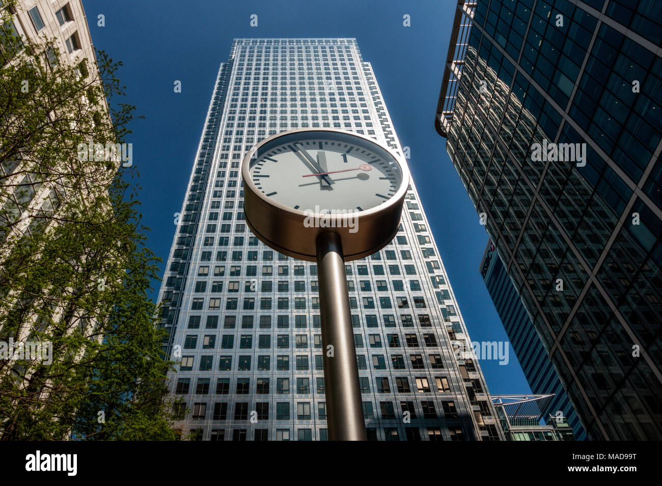 Reuters Plaza, Canary Wharf, Londra. Uno il Canada è stato il più alto edificio nel Regno Unito dal 1990 al 2010, in piedi a 235 metri (770 ft) sopra il livello del mare. Foto Stock