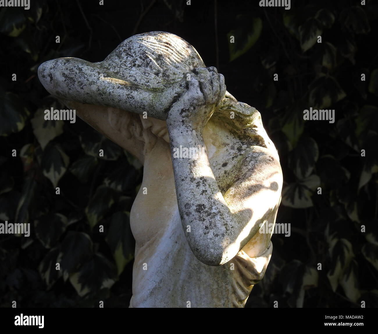 Triste monumento statua femminile Foto Stock